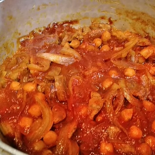ひよこ豆とソーセージのトマト煮（ベイクドビーンズ）